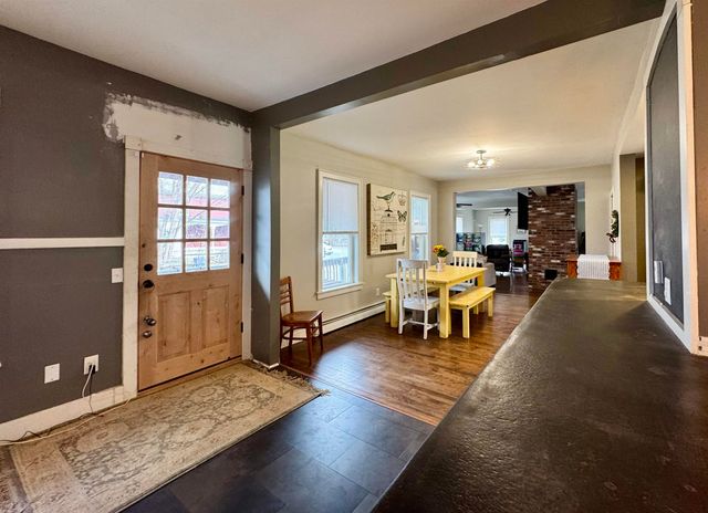 35 School Street, Rockingham, VT 05101