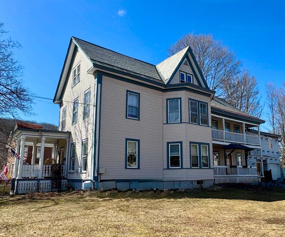 35 School Street, Rockingham, VT 05101