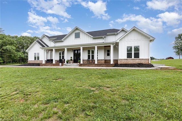 138 Arthur Needham Road, Pilot Mountain, NC 27041