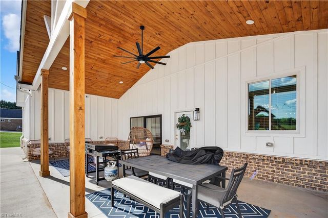 138 Arthur Needham Road, Pilot Mountain, NC 27041