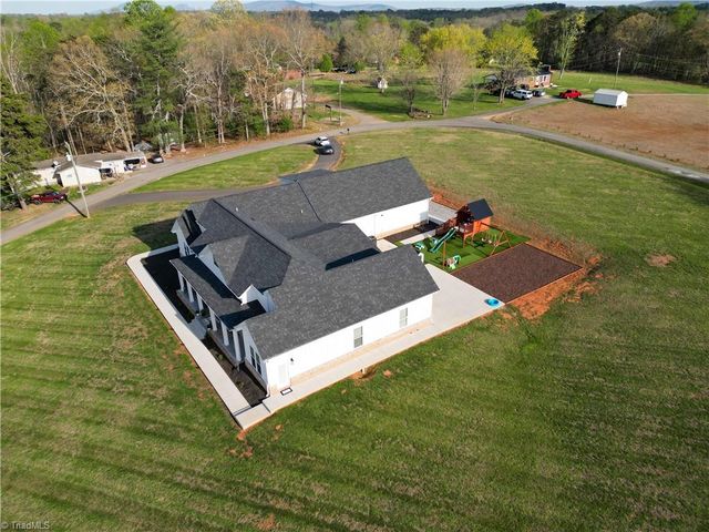138 Arthur Needham Road, Pilot Mountain, NC 27041