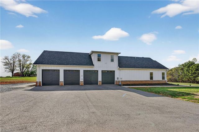 138 Arthur Needham Road, Pilot Mountain, NC 27041