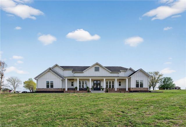 138 Arthur Needham Road, Pilot Mountain, NC 27041