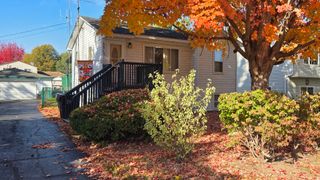 5313 Burwood Road, Oakwood Hills, IL 60013