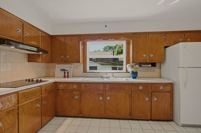 205 Lincoln Avenue, Barrington, RI 02806
