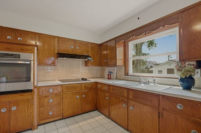 205 Lincoln Avenue, Barrington, RI 02806