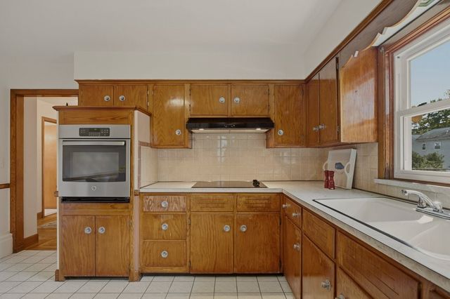 205 Lincoln Avenue, Barrington, RI 02806