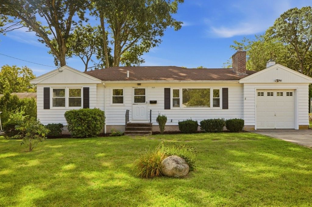205 Lincoln Avenue, Barrington, RI 02806