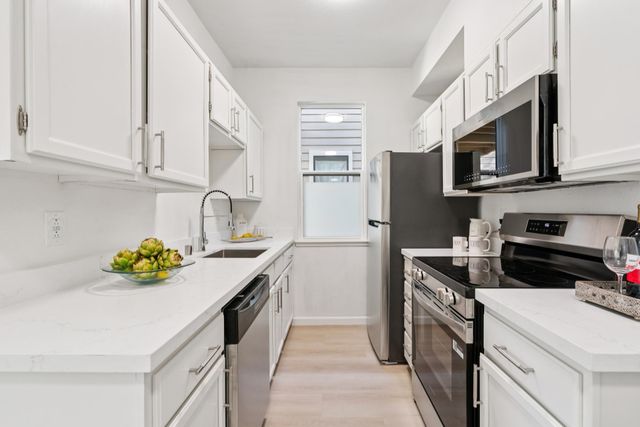 79 Lakeshore Ct, Richmond, CA 94804