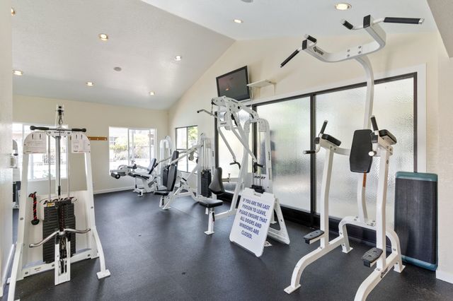 79 Lakeshore Ct, Richmond, CA 94804