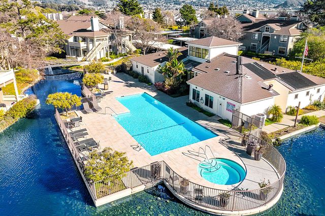 79 Lakeshore Ct, Richmond, CA 94804