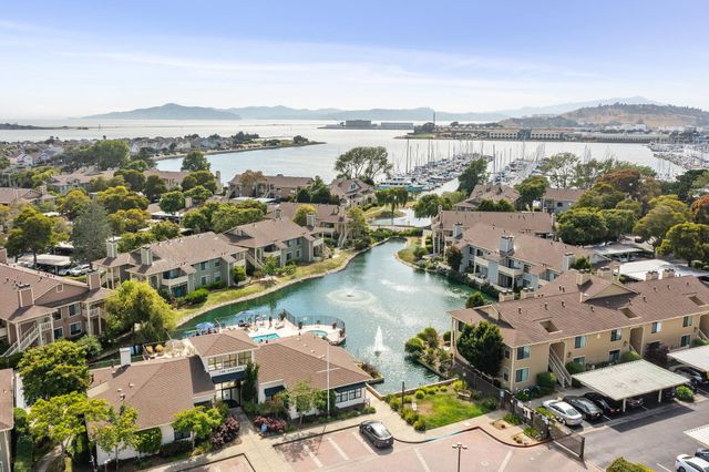 79 Lakeshore Ct, Richmond, CA 94804