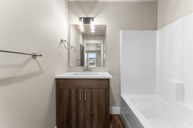 83 S Daybreak Ave, Nampa, ID 83687