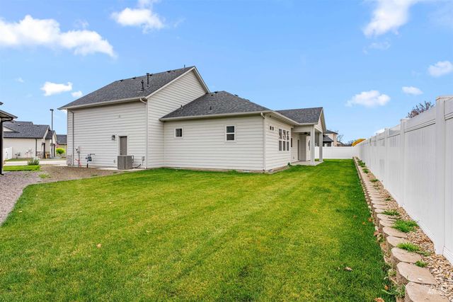 83 S Daybreak Ave, Nampa, ID 83687