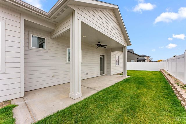 83 S Daybreak Ave, Nampa, ID 83687