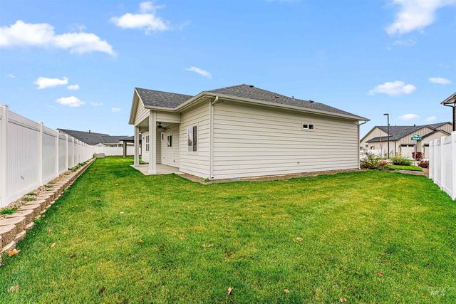 83 S Daybreak Ave, Nampa, ID 83687