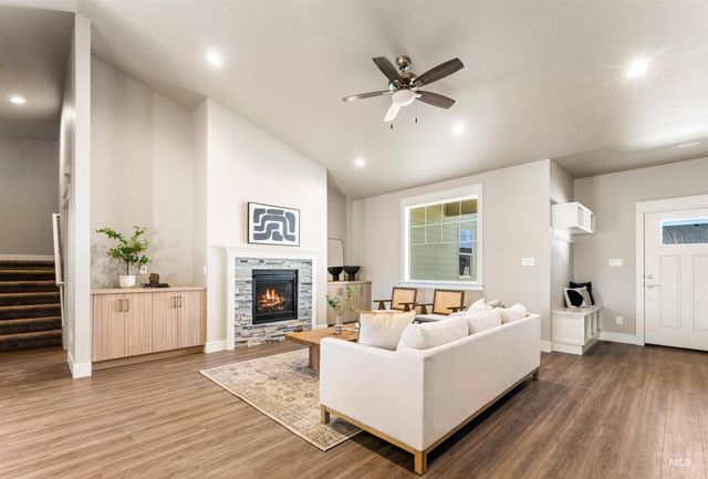 83 S Daybreak Ave, Nampa, ID 83687