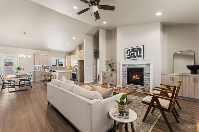 83 S Daybreak Ave, Nampa, ID 83687