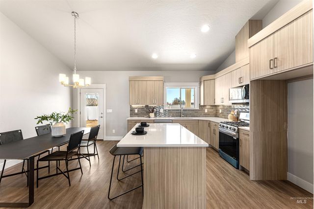 83 S Daybreak Ave, Nampa, ID 83687