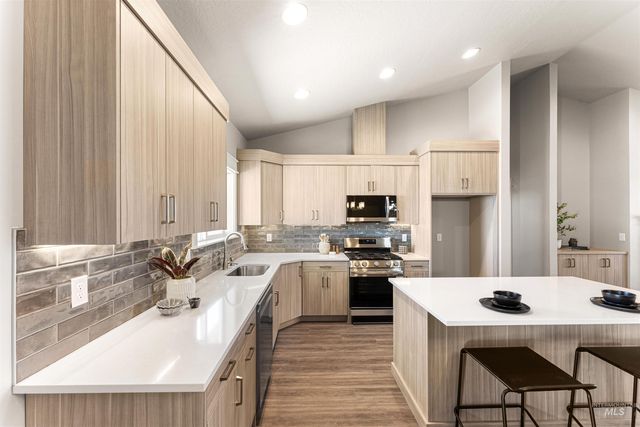 83 S Daybreak Ave, Nampa, ID 83687