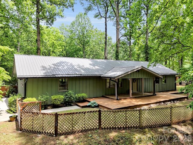 148 Cross Stitch Mountain Road, Sylva, NC 28779