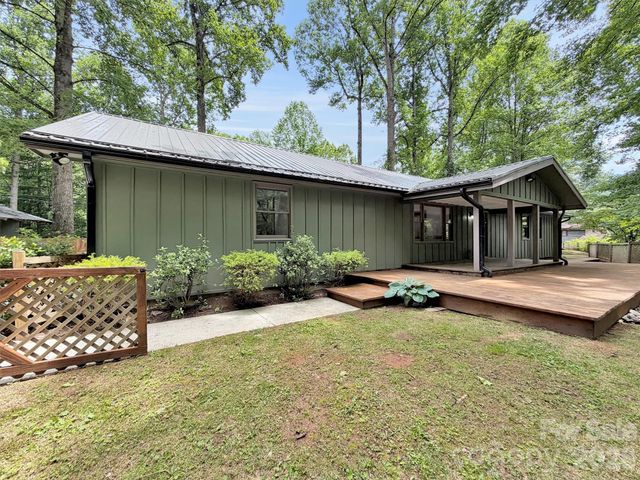 148 Cross Stitch Mountain Road, Sylva, NC 28779