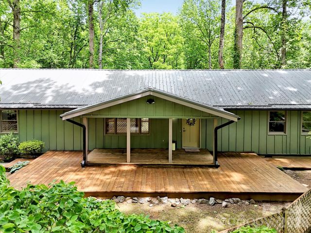 148 Cross Stitch Mountain Road, Sylva, NC 28779