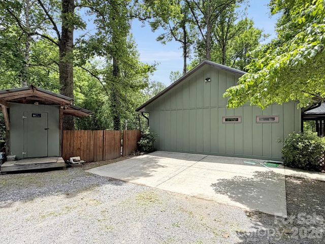 148 Cross Stitch Mountain Road, Sylva, NC 28779