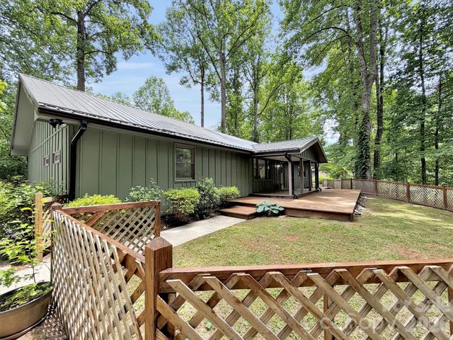 148 Cross Stitch Mountain Road, Sylva, NC 28779