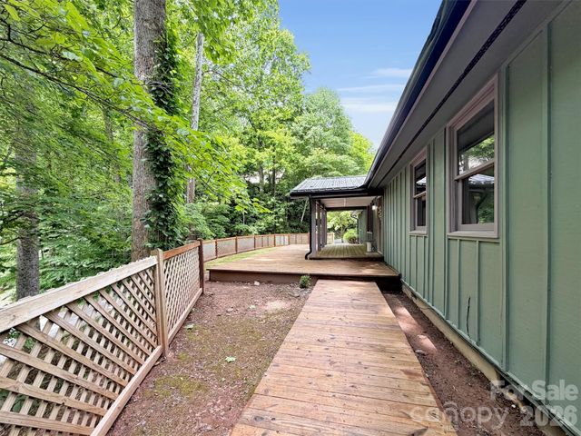 148 Cross Stitch Mountain Road, Sylva, NC 28779