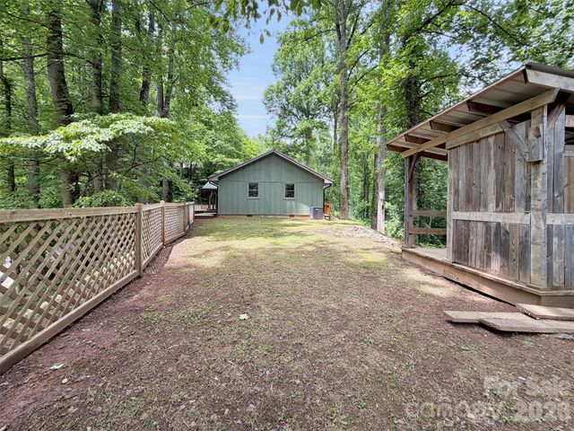 148 Cross Stitch Mountain Road, Sylva, NC 28779