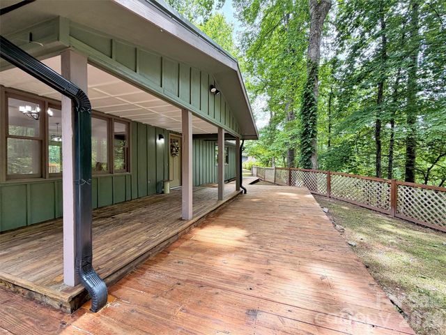 148 Cross Stitch Mountain Road, Sylva, NC 28779