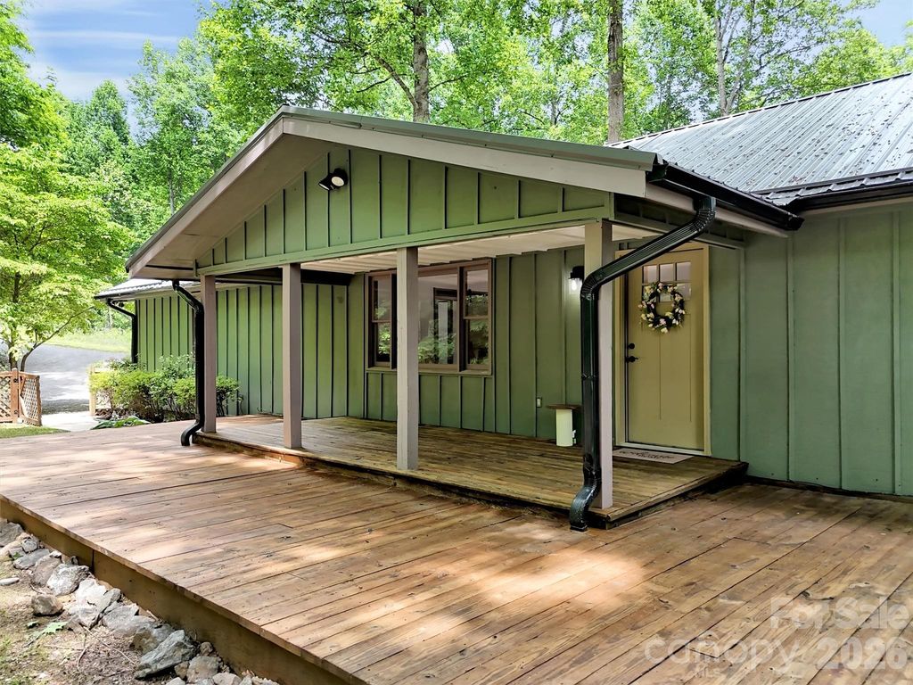 148 Cross Stitch Mountain Road, Sylva, NC 28779