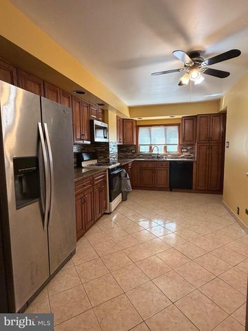 2620 S 10TH ST, Philadelphia, PA 19148