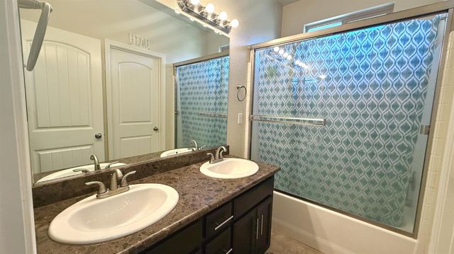 2767 Round Tree Way, Manteca, CA 95337