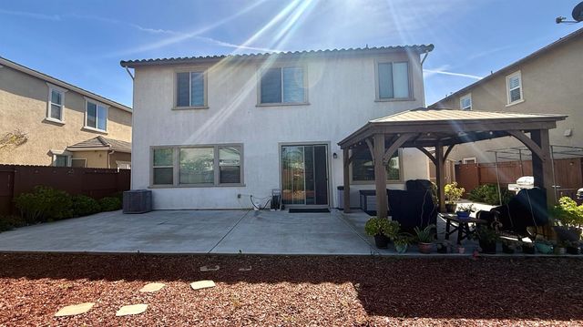 2767 Round Tree Way, Manteca, CA 95337