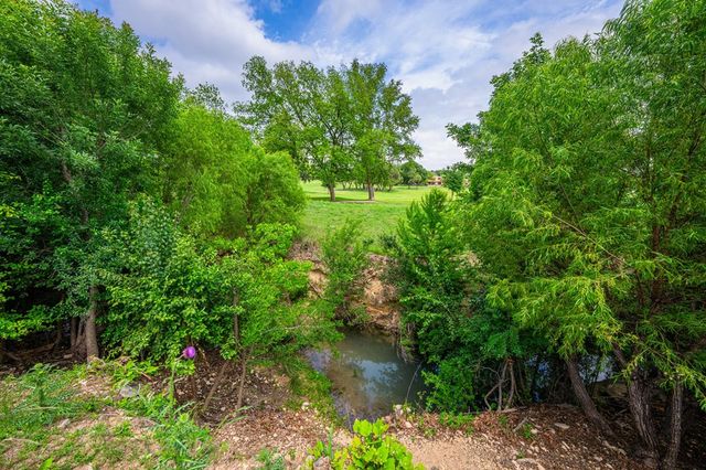 2220 Rock Creek Dr, Kerrville, TX 78028