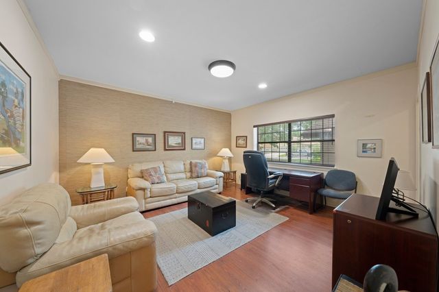 2220 Rock Creek Dr, Kerrville, TX 78028