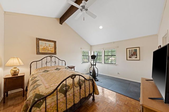 2220 Rock Creek Dr, Kerrville, TX 78028