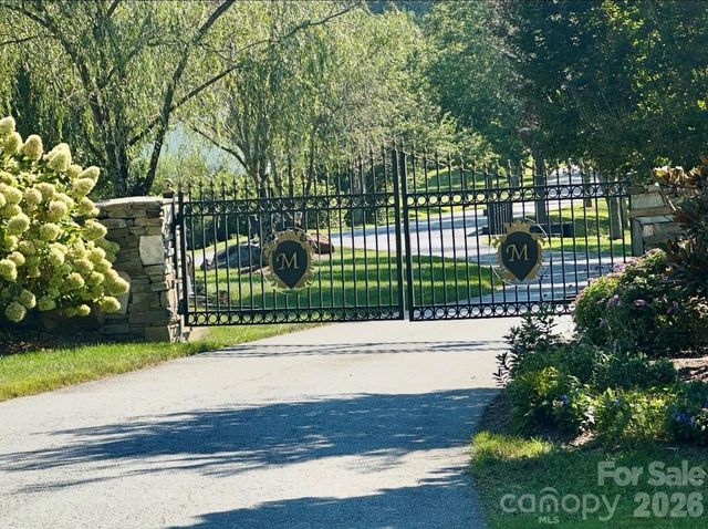 117 Sovereign Lane, Fairview, NC 28730