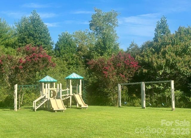 117 Sovereign Lane, Fairview, NC 28730