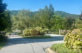 117 Sovereign Lane, Fairview, NC 28730