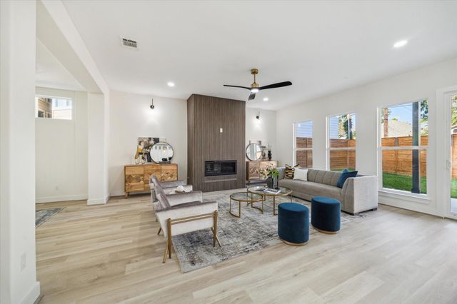 304 Enid Street, Houston, TX 77009