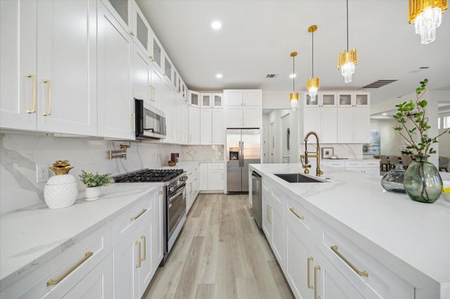 304 Enid Street, Houston, TX 77009