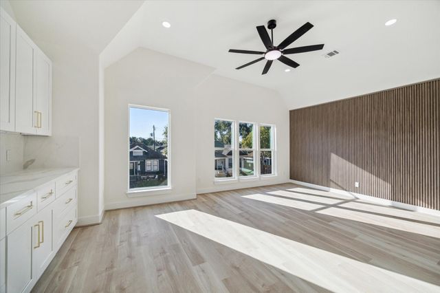 304 Enid Street, Houston, TX 77009