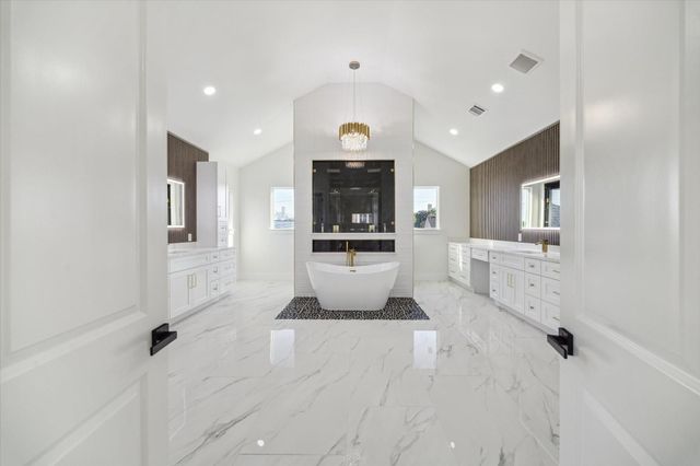 304 Enid Street, Houston, TX 77009