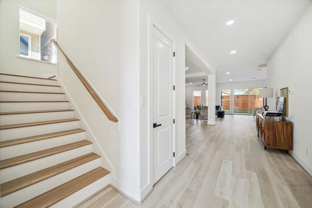 304 Enid Street, Houston, TX 77009