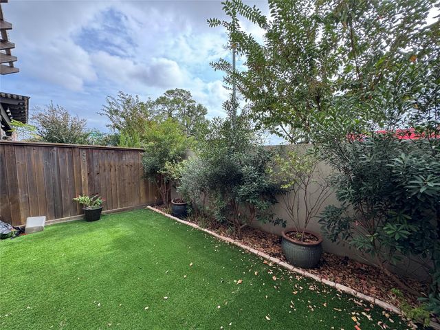 6755 Highclere Manor Lane, Houston, TX 77055