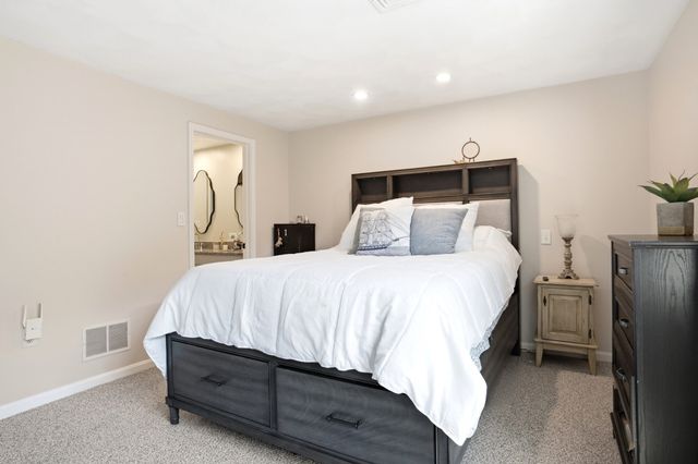 44 Quail Run 44, Tewksbury, MA 01876