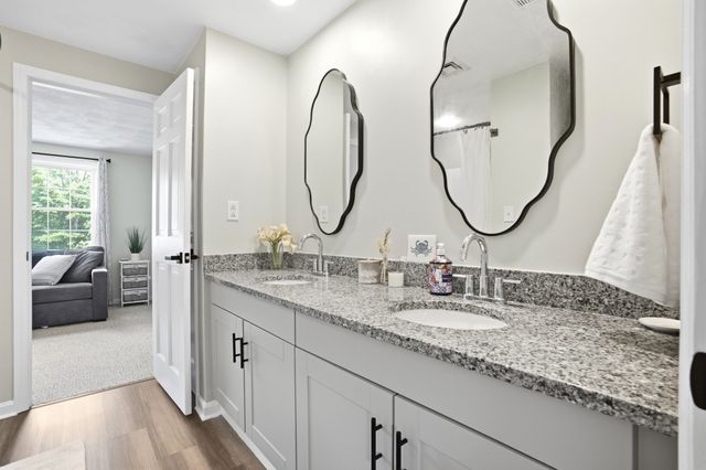 44 Quail Run 44, Tewksbury, MA 01876